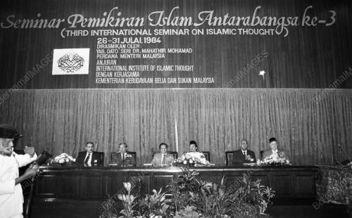 KL02_20082015_SEMINAR_PEMIKIRAN
