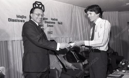 DR. NAWAWI MAT AWIN