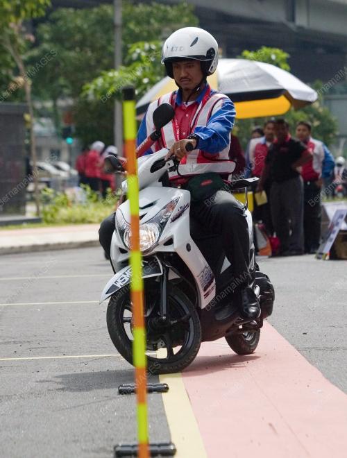 MOTOSIKAL_JALAN