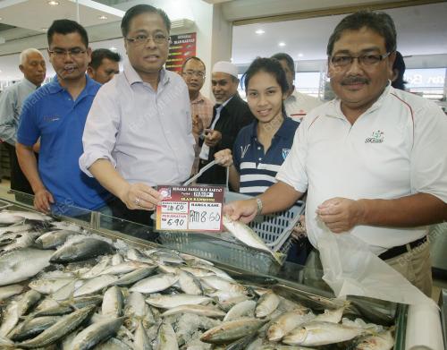 DATUK SERI ISMAIL SABRI YAAKOB