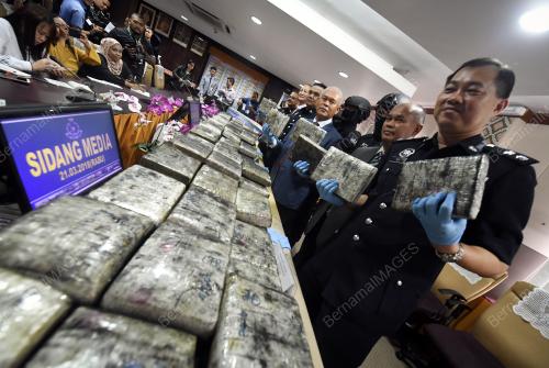 KL02_21032018_GANJA