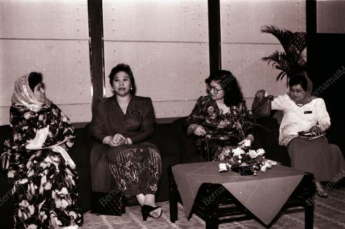 DATUK SERI RAFIDAH AZIZ