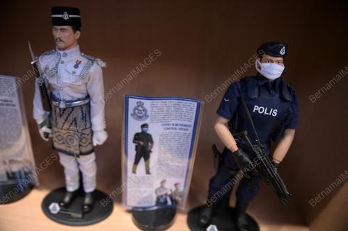 KOLEKSI FIGURA TEMPATAN