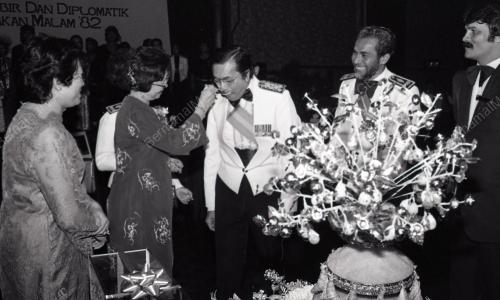 DR. MAHATHIR MOHAMAD