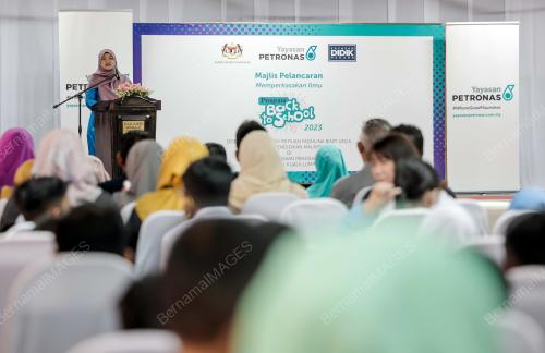 FADHLINA SIDEK