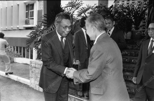 KAMPUCHEA SUMMIT