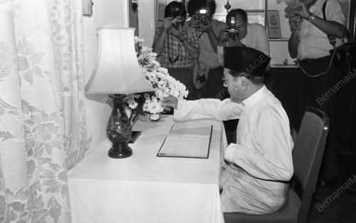 KL02_22072015_BUKU_TAKZIAH