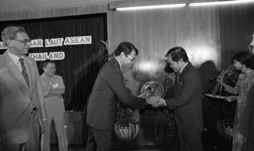 KL02_23012015_LEO_RASMI