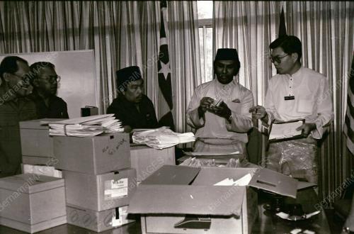 DATUK KADIR SHEIKH FADIL