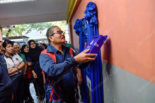 DATUK SERI MAZLAN LAZIM