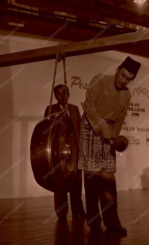 KL02_230390_PANTUN