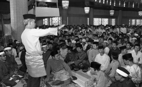 KL02_23072015_AGONG_SOLAT