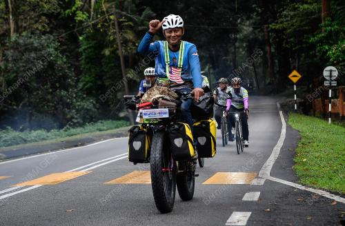 PROGRAM EMPAT PESERTA KEMBARA BERBASIKAL KE MEKAH