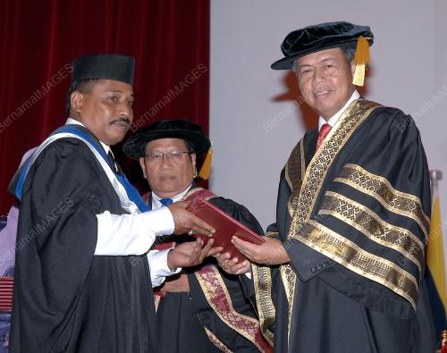 PENYAMPAIAN SIJIL PERHEBAT