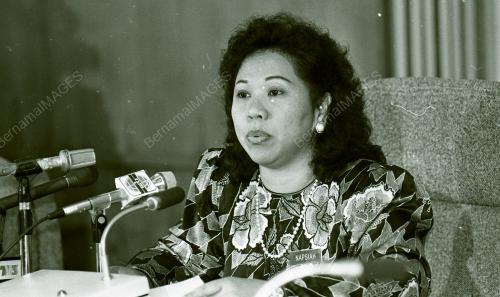 SIDANG AKHBAR NAPSIAH OMAR ISU KELEWATAN PERMIT KENDERAAN AWAM
