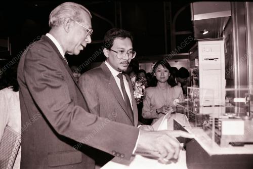 YB DATUK SERI ANWAR IBRAHIM