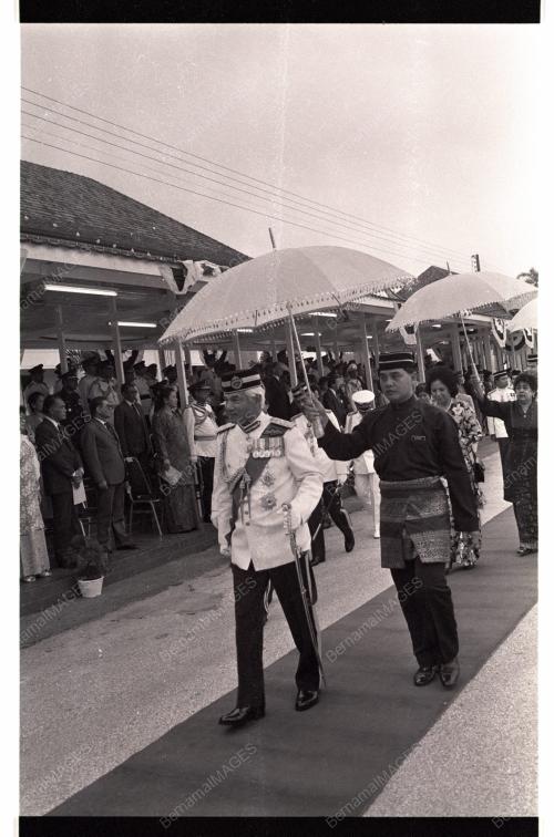 AGONG DI PERBARISAN PULAPOL