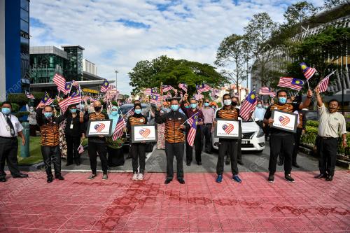 DATUK AHMAD SHAPAWI ISMAIL