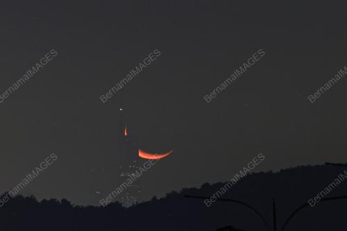 BULAN SABIT MENARA MERDEKA 118
