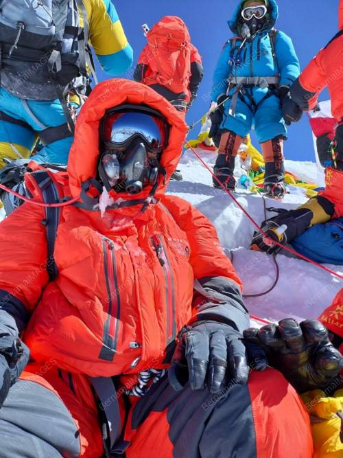 64 YEAR OLD ELANGHOVAN OLDEST MALAYSIAN TO CONQUER EVEREST
