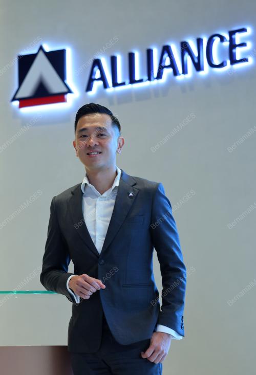 DR. AARON SUM