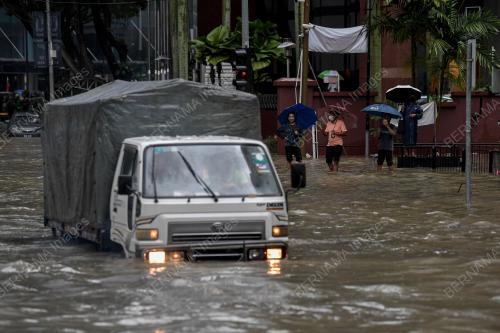 BANJIR KILAT DI JALAN KIA PENG
