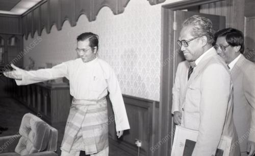 DR. MAHATHIR MOHAMAD