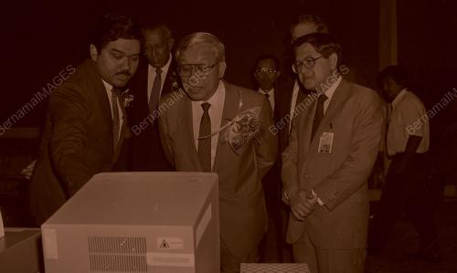 KL02_260390_IBM