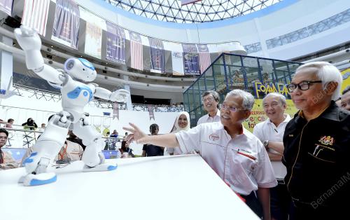 KL02_26042014_SAINS_FAIR