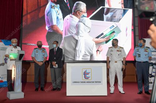 DATUK SERI ISMAIL SABRI YAAKOB