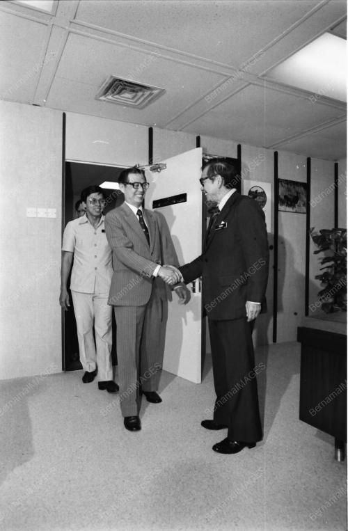 MENTERI