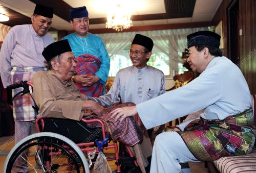 KL02_27042012_TUANKU_ZIARAH