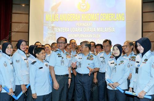 KL02_27062016_TUDM
