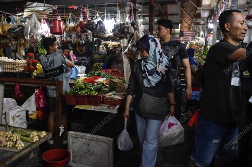 TINJAUAN ORANG RAMAI MEMBELI BELAH