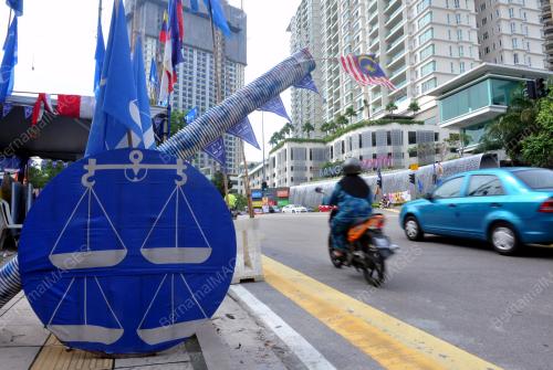 KL02_29032013_BENDERA