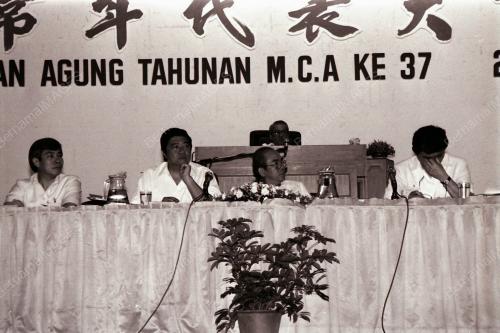 DATUK SERI DR. LING LIONG SIK