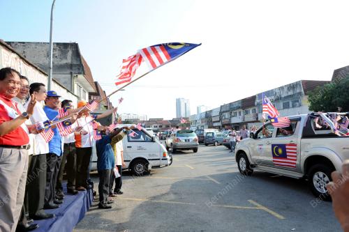 KL02_29082015_MAT_BENDERA