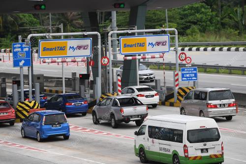 TEKNOLOGI IDENTIFIKASI FREKUENSI RADIO (RFID)