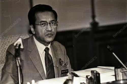 DATUK SERI DR. MAHATHIR BIN MOHAMAD