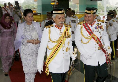 TUANKU MUHRIZ TUANKU MUNAWIR