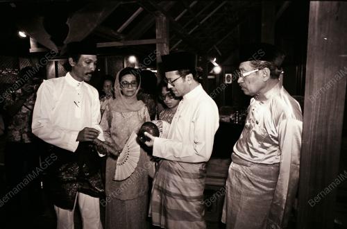 DATUK SERI DR. MAHATHIR BIN MOHAMAD
