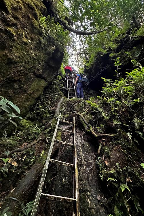 GUNUNG BATU PUTIH