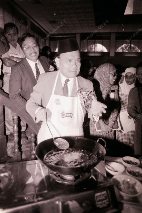 KEMPEN MAKAN DAGING ARNAB