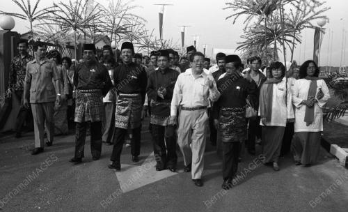 KL02_80583_PERSIDANGAN_UMNO_13012015