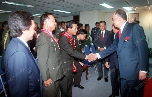 KL03-040_04052001