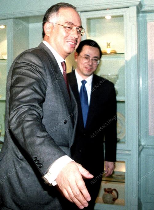KUNJUNGAN MENTERI PERTAHANAN SINGAPURA
