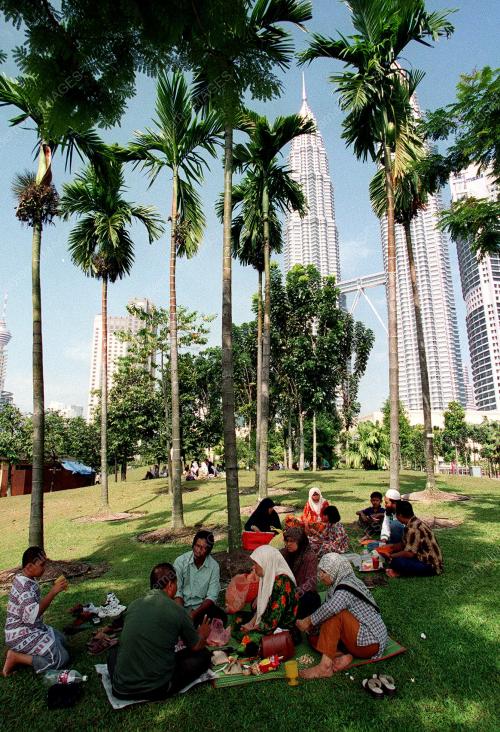 KL03-060200_BERKELAH_KLCC_07012016