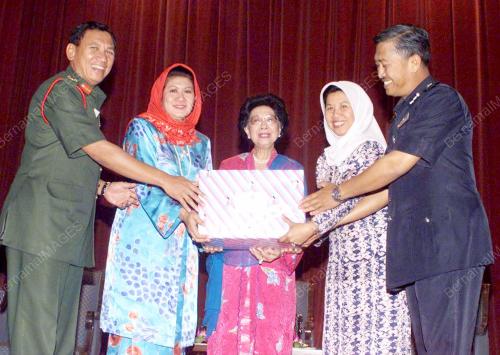 KL03-09_12_2000_BAKTI-KUIH_RAYA_15012016