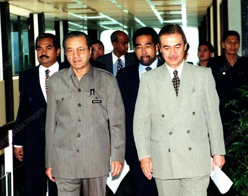 MAHATHIR-PRE-COUNCIL