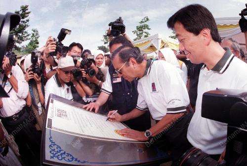KL03-15_10_2000_MAHATHIR-SIJIL_14012016